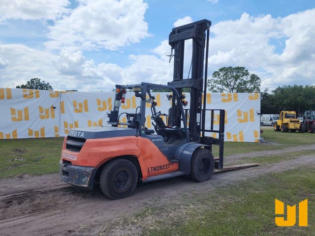 Image of Toyota 8FG80U equipment image 4