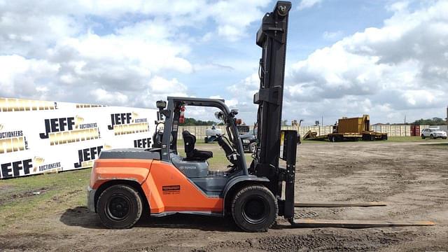 Image of Toyota 8FG80U equipment image 3