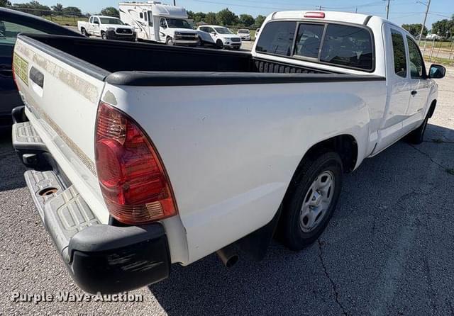 Image of Toyota Tacoma equipment image 4