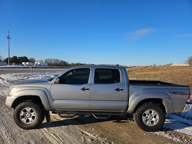 Image of Toyota Tacoma equipment image 3