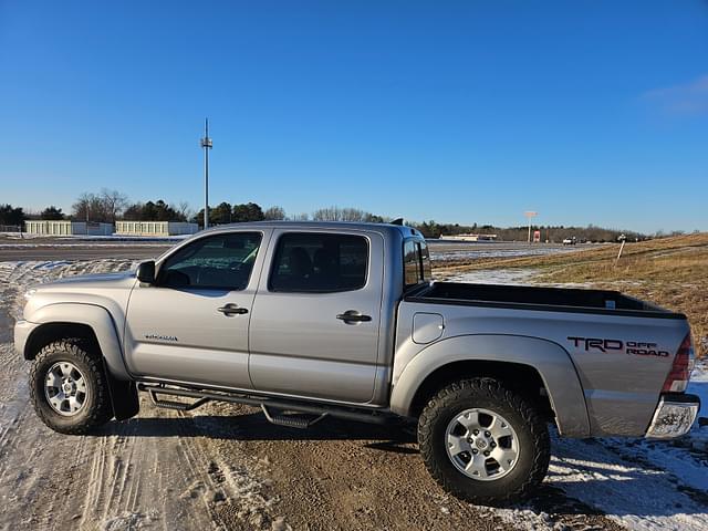 Image of Toyota Tacoma equipment image 4