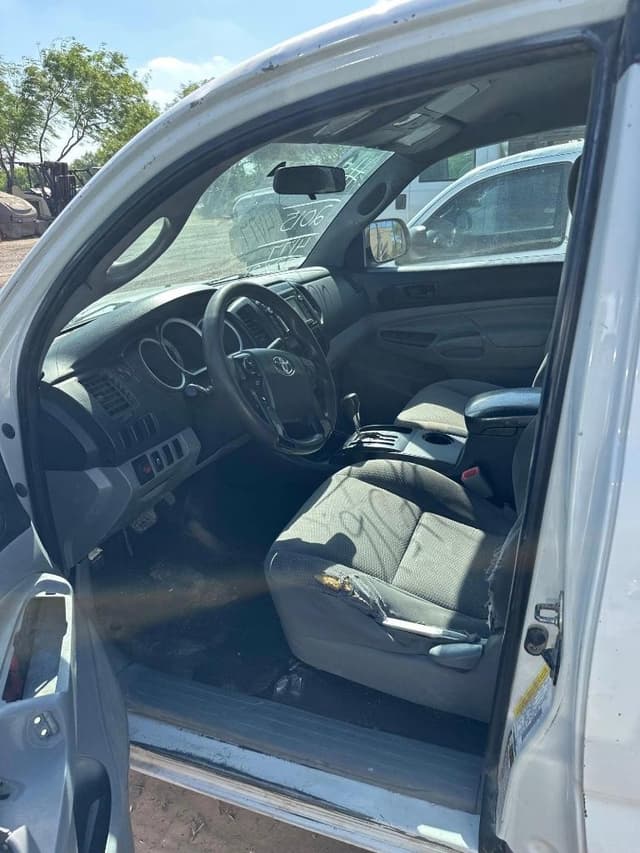 Image of Toyota Tacoma equipment image 4