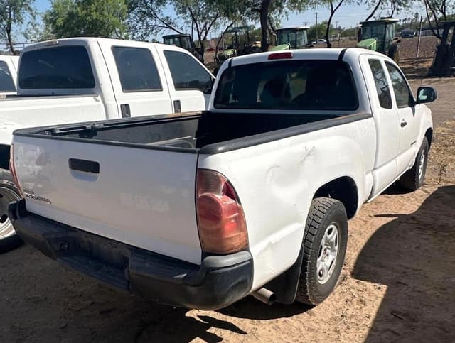 Image of Toyota Tacoma equipment image 2