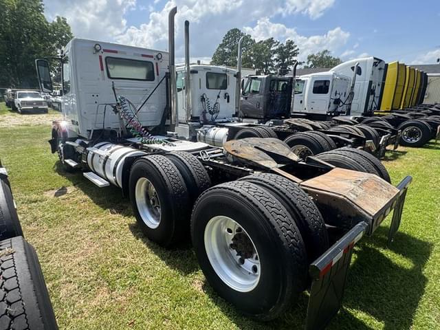 Image of Volvo VNL64T equipment image 4