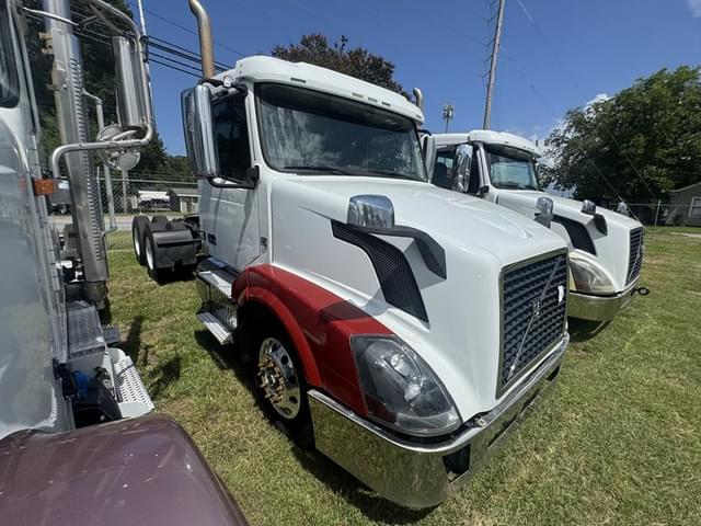 Image of Volvo VNL64T equipment image 1