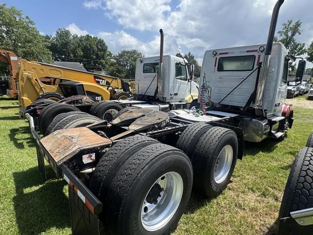 Image of Volvo VNL64T equipment image 3
