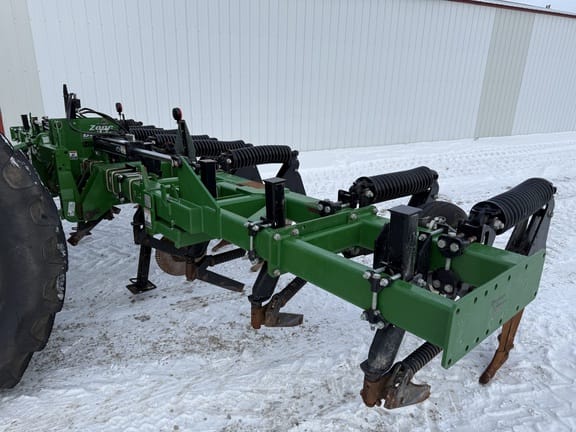 2015 Unverferth Zone-Builder 122 Equipment Image0