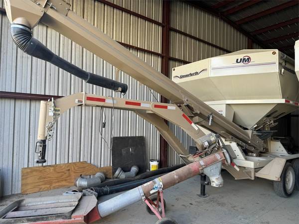 2015 Unverferth 3750XL Equipment Image0