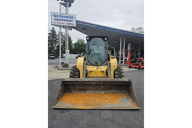 Image of Gehl V400 equipment image 2