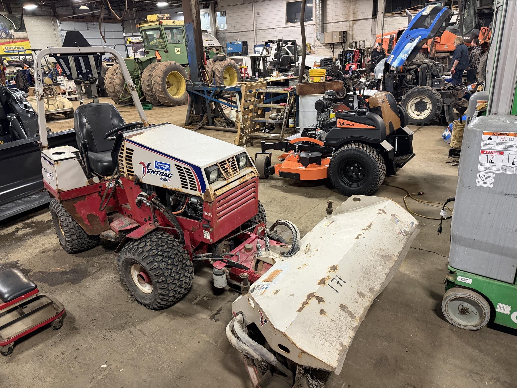 2015 Ventrac 4500Y Equipment Image0