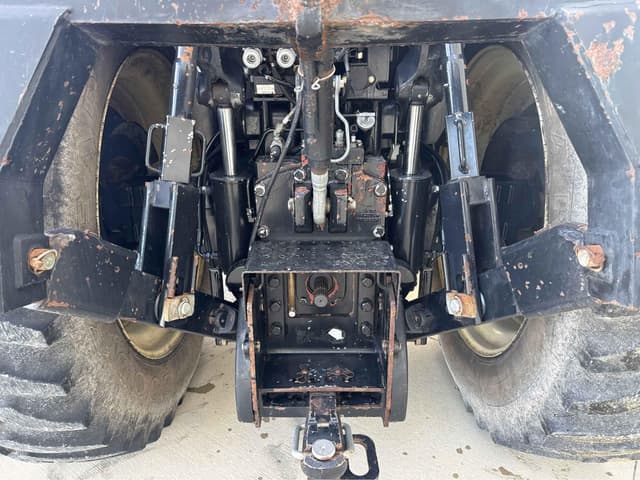 Image of Versatile 260 equipment image 4