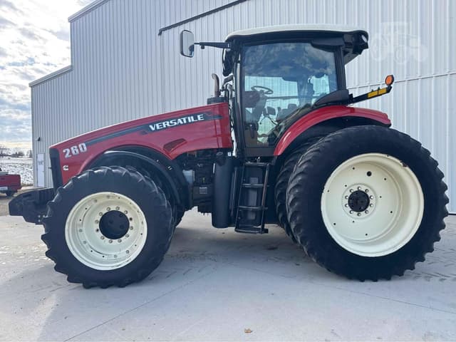 Image of Versatile 260 equipment image 1