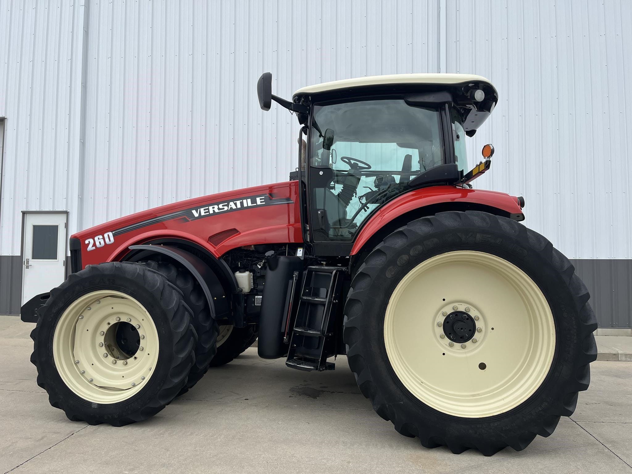 2015 Versatile 260 Equipment Image0