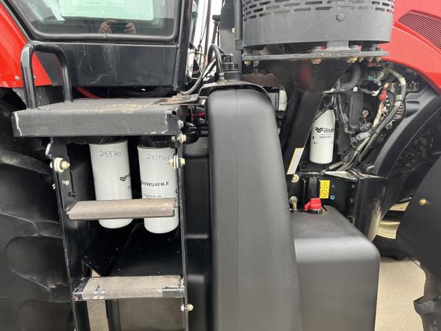 Image of Versatile 260 equipment image 4