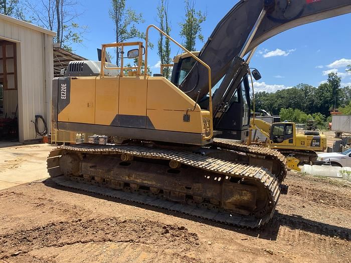 2015 Volvo EC220EL Equipment Image0