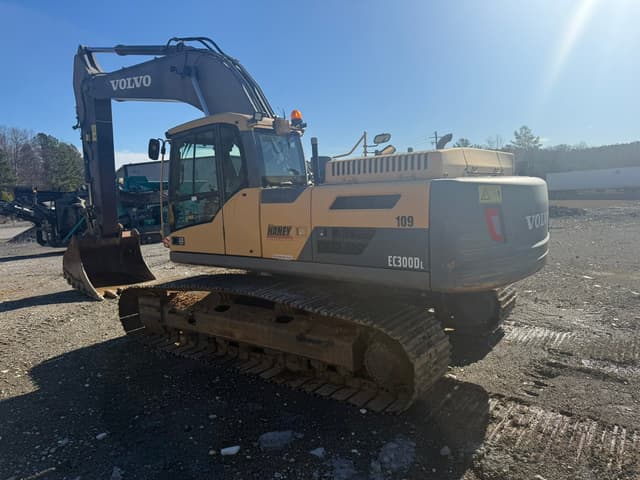 Image of Volvo EC300DL equipment image 2
