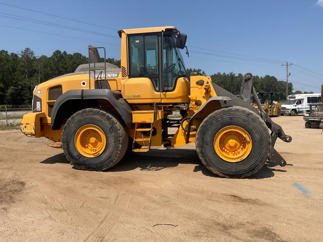 Image of Volvo L110H equipment image 3