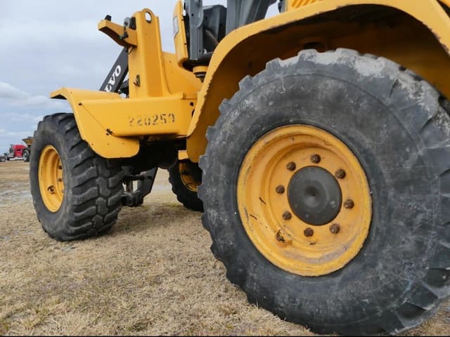 Image of Volvo L30G equipment image 4
