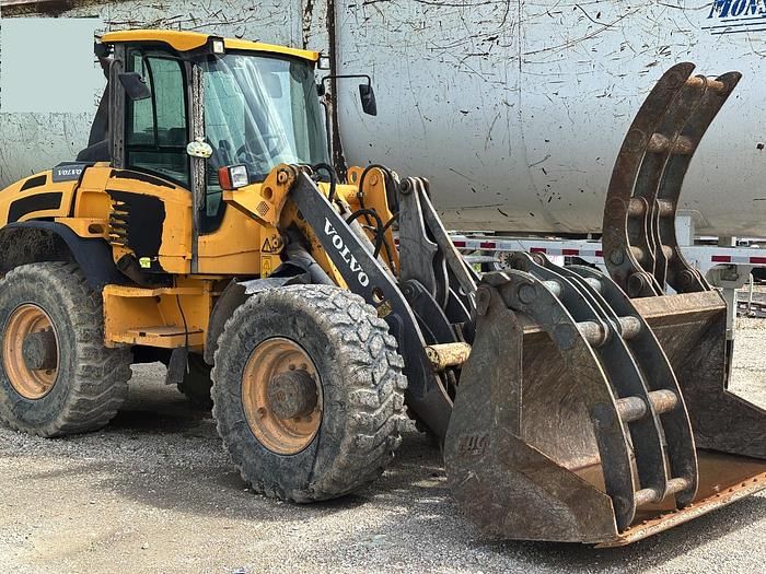 2015 Volvo L45G Equipment Image0
