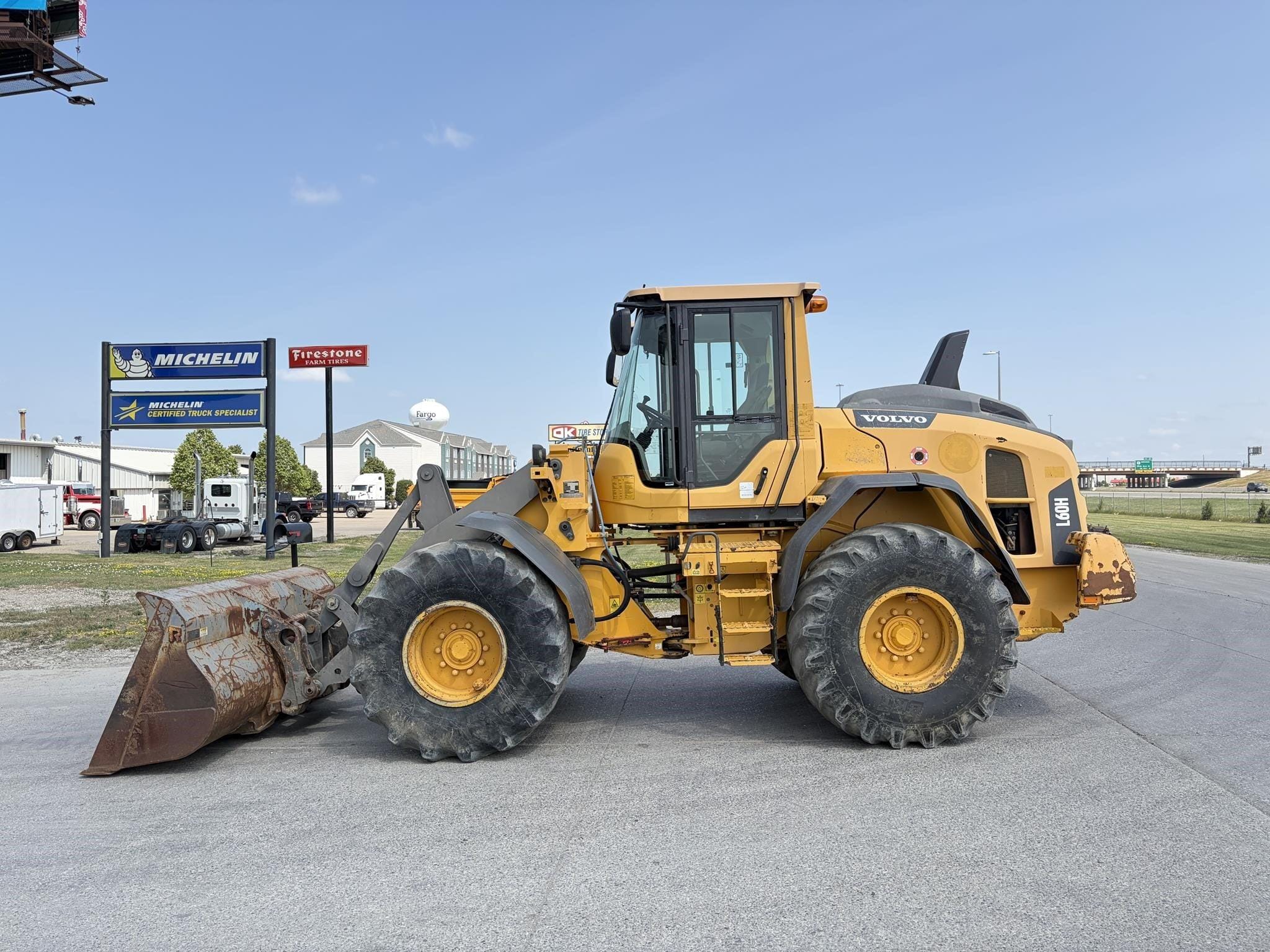 2015 Volvo L60H Equipment Image0