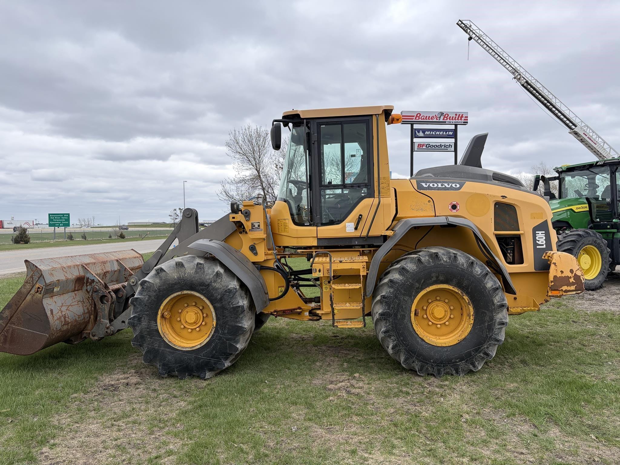 2015 Volvo L60H Equipment Image0