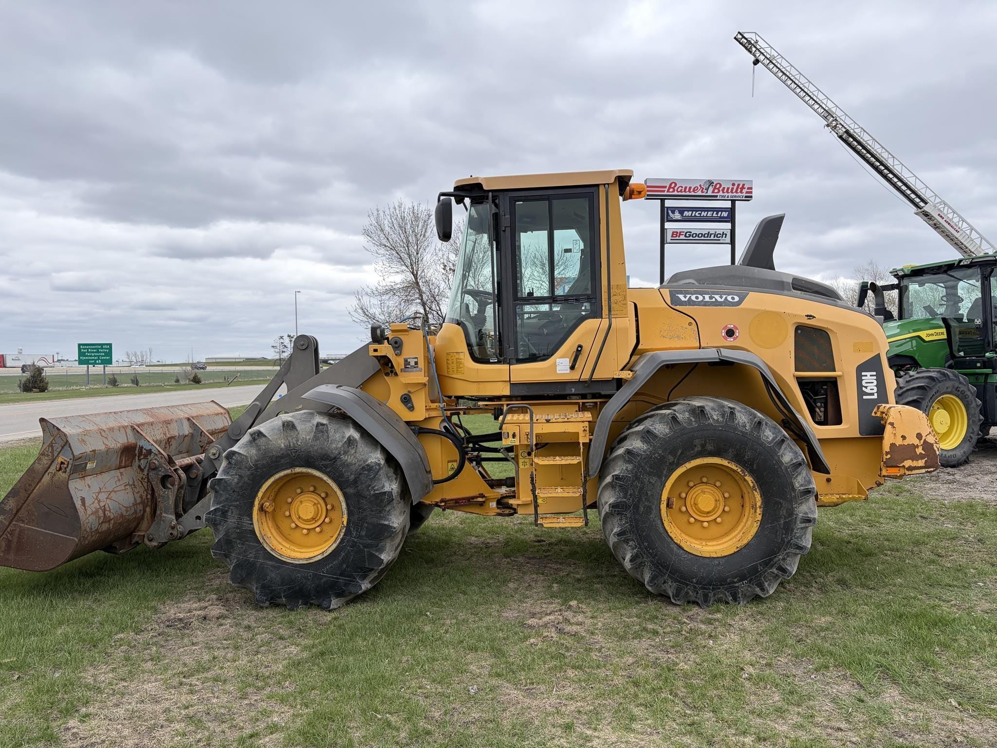 2015 Volvo L60H Equipment Image0