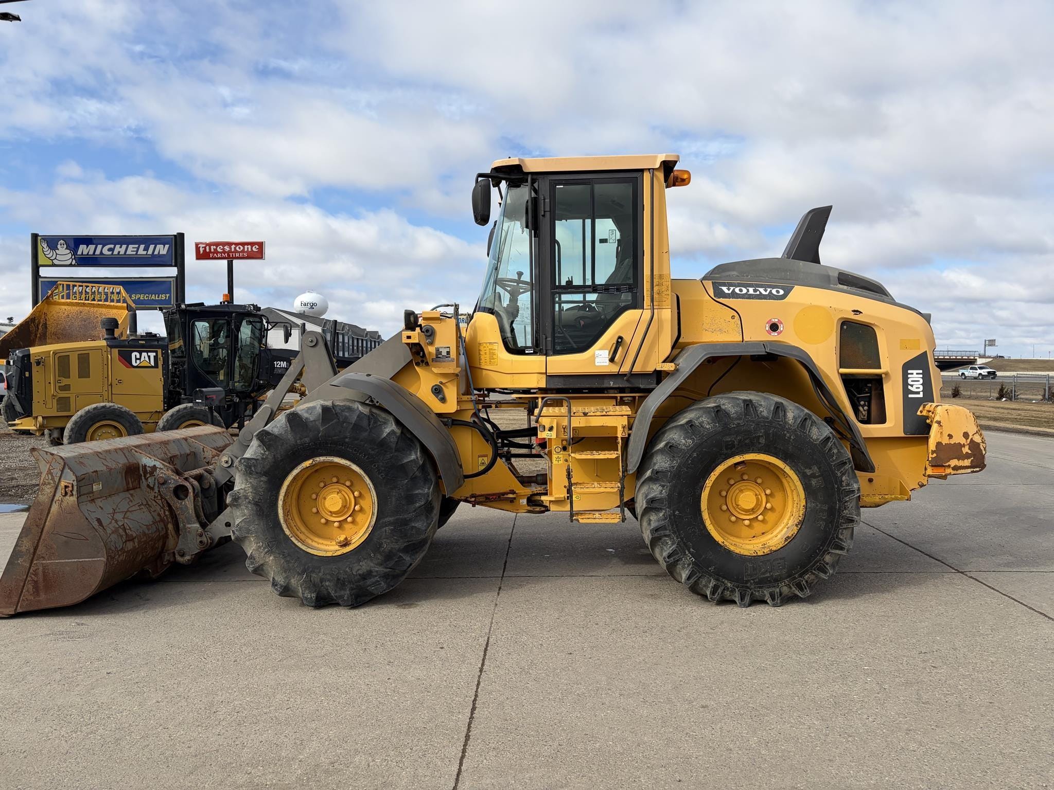 2015 Volvo L60H Equipment Image0