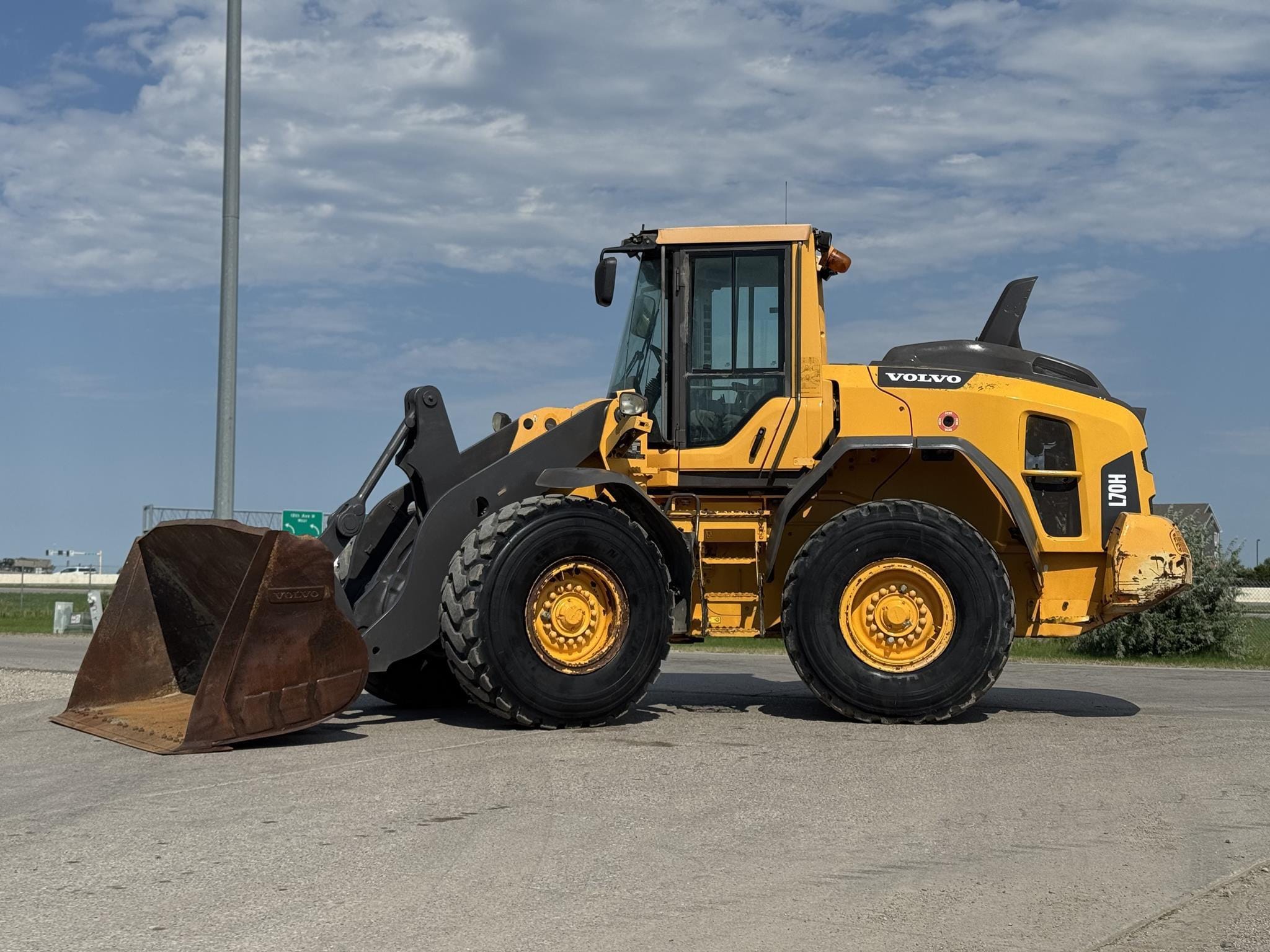 2015 Volvo L70H Equipment Image0