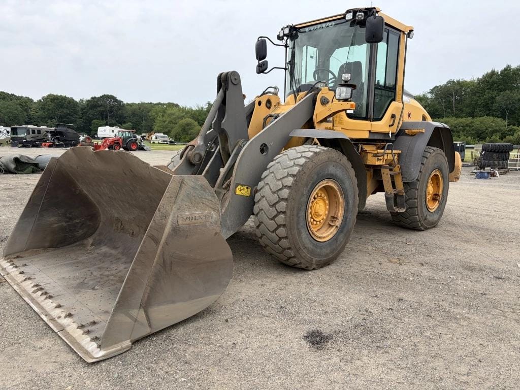 2015 Volvo L90H Equipment Image0