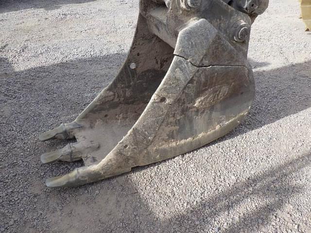 Image of Volvo EC220EL equipment image 3