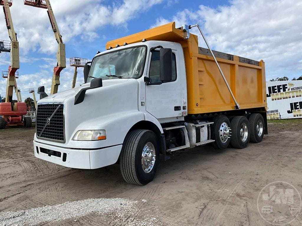 Main image Volvo VNM