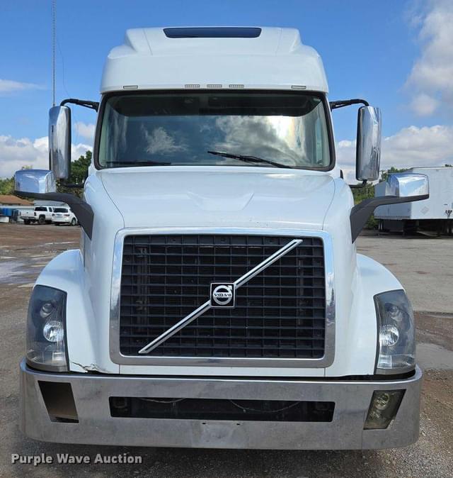 Image of Volvo VN equipment image 1