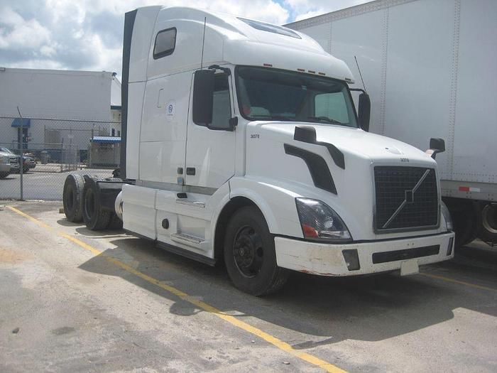 2015 Volvo VN Equipment Image0