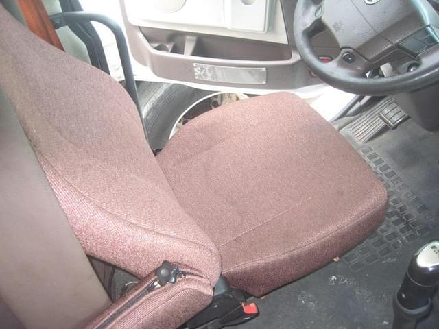 Image of Volvo VN equipment image 3