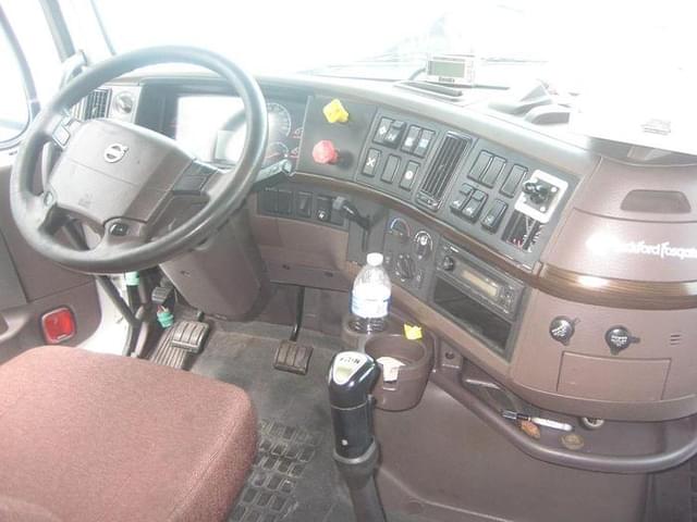 Image of Volvo VN equipment image 2