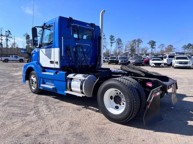 Image of Volvo VNL42T300 equipment image 3