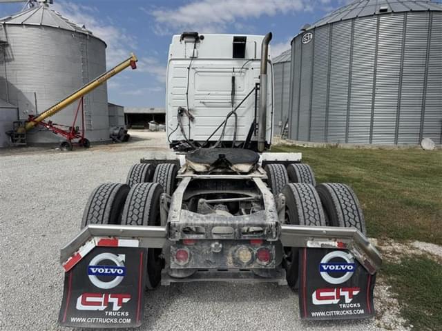 Image of Volvo VNL64T equipment image 4
