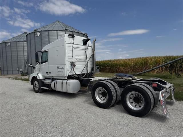 Image of Volvo VNL64T equipment image 3