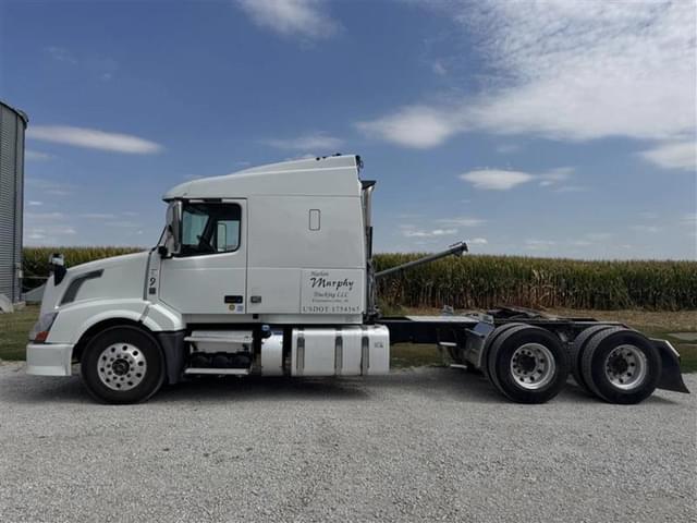 Image of Volvo VNL64T equipment image 2