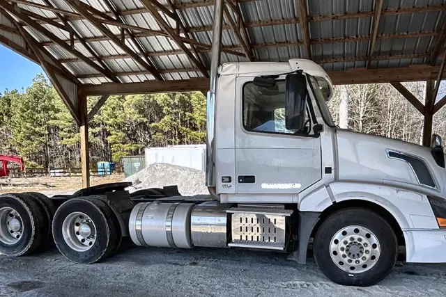 Image of Volvo VNL equipment image 4