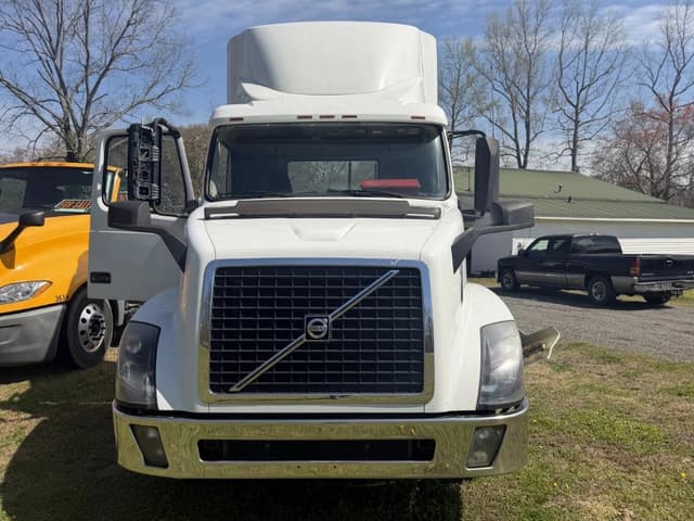 Image of Volvo VNL equipment image 2