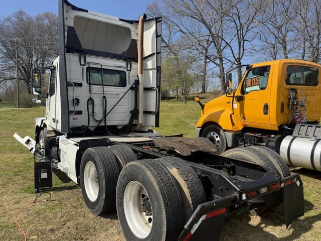 Image of Volvo VNL equipment image 4