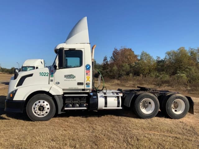 Image of Volvo VNL equipment image 1