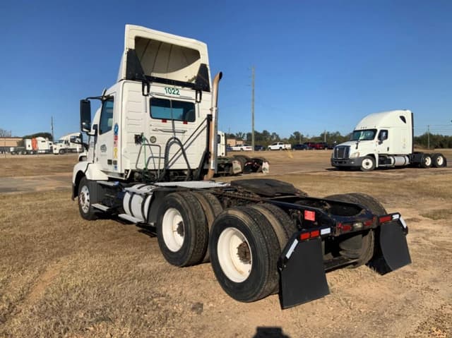 Image of Volvo VNL equipment image 2