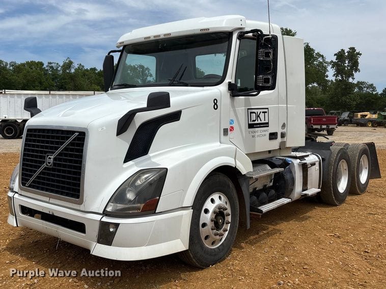 2015 Volvo VNL Equipment Image0