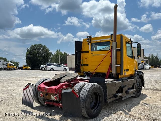 Image of Volvo VNL equipment image 4