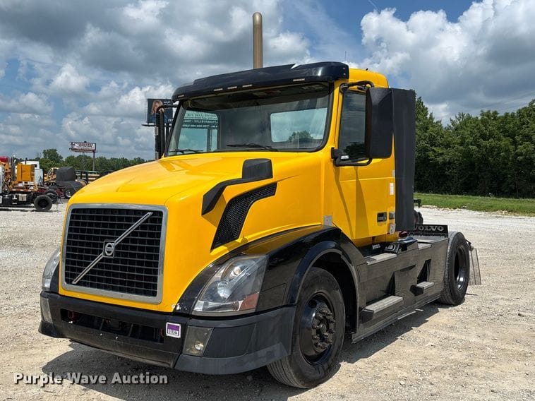 2015 Volvo VNL Equipment Image0