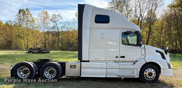 Image of Volvo VNL equipment image 3