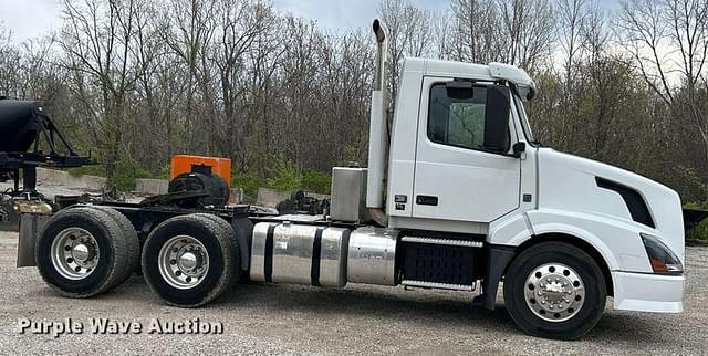 Image of Volvo VNL equipment image 3