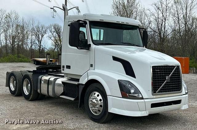 Image of Volvo VNL equipment image 2